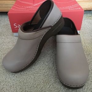 Sanita clogs